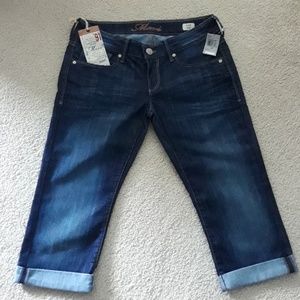 NWT adorable Mavi cuffed capris. To small for me.